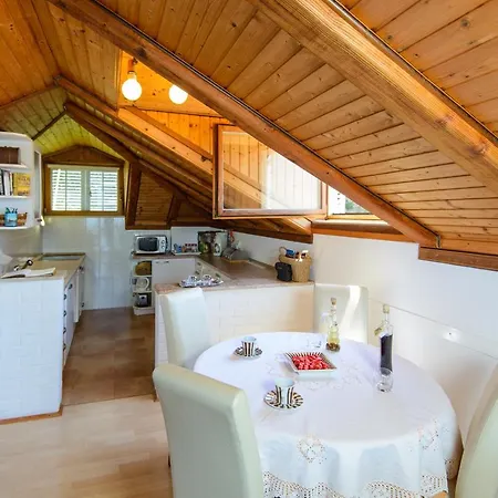 Impeccable 3-bed In Appartement *